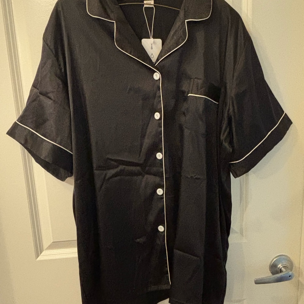 Black Short Sleeve Top and Shorts Pajama Set with White Piping XXL